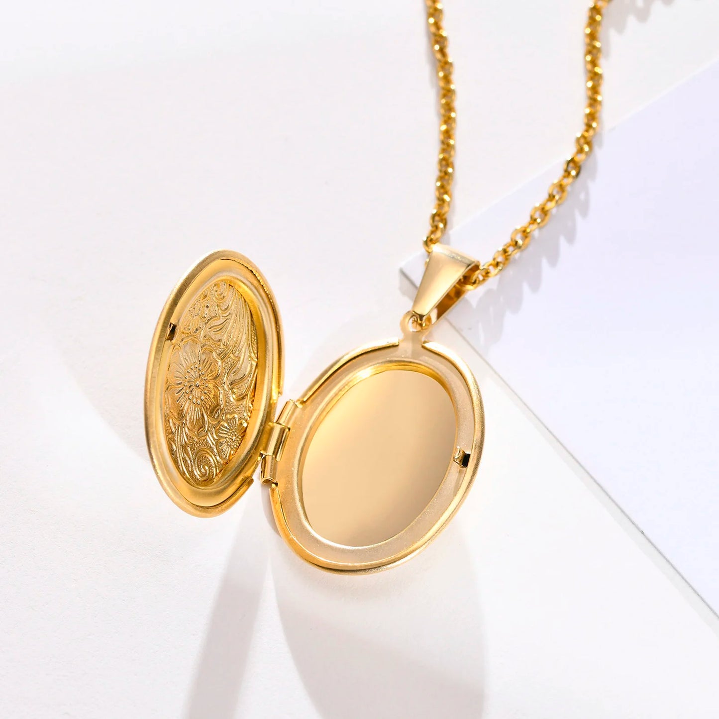Flora Oval Locket