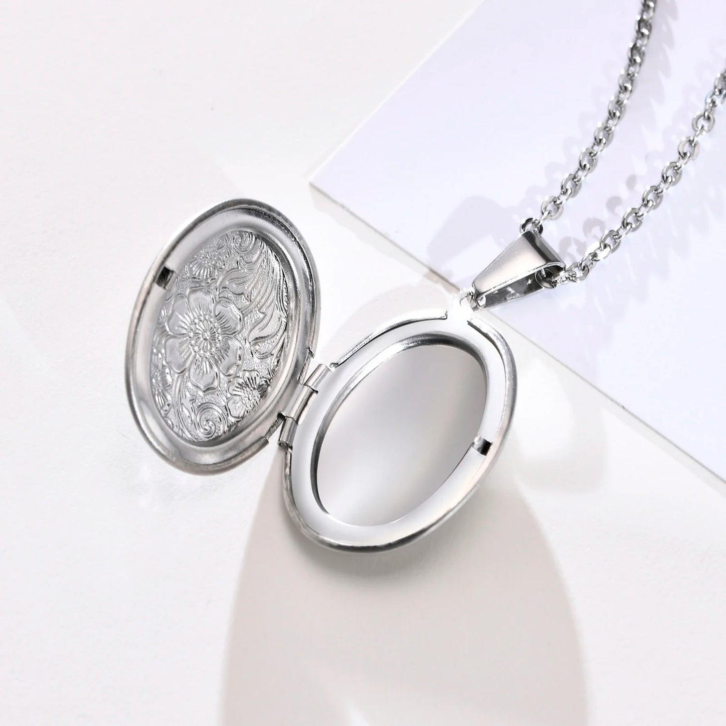 Flora Oval Locket