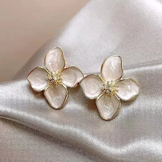 Flora Pearl Earrings